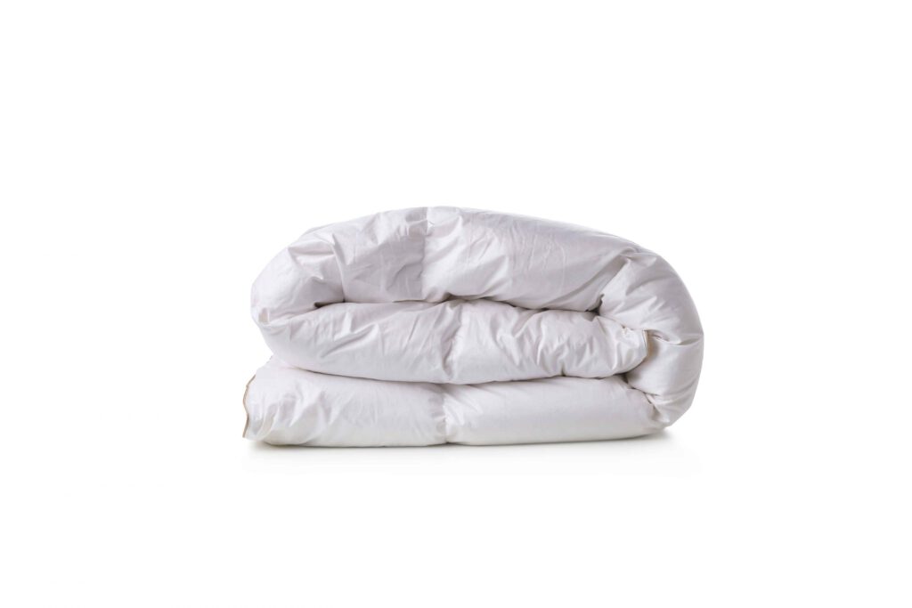 האם מותר לכבס שמיכת פוך במכונה